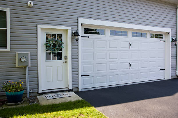 24/7 Emergency Garage Door Panel Replacement experts in Dodgeville, WI
